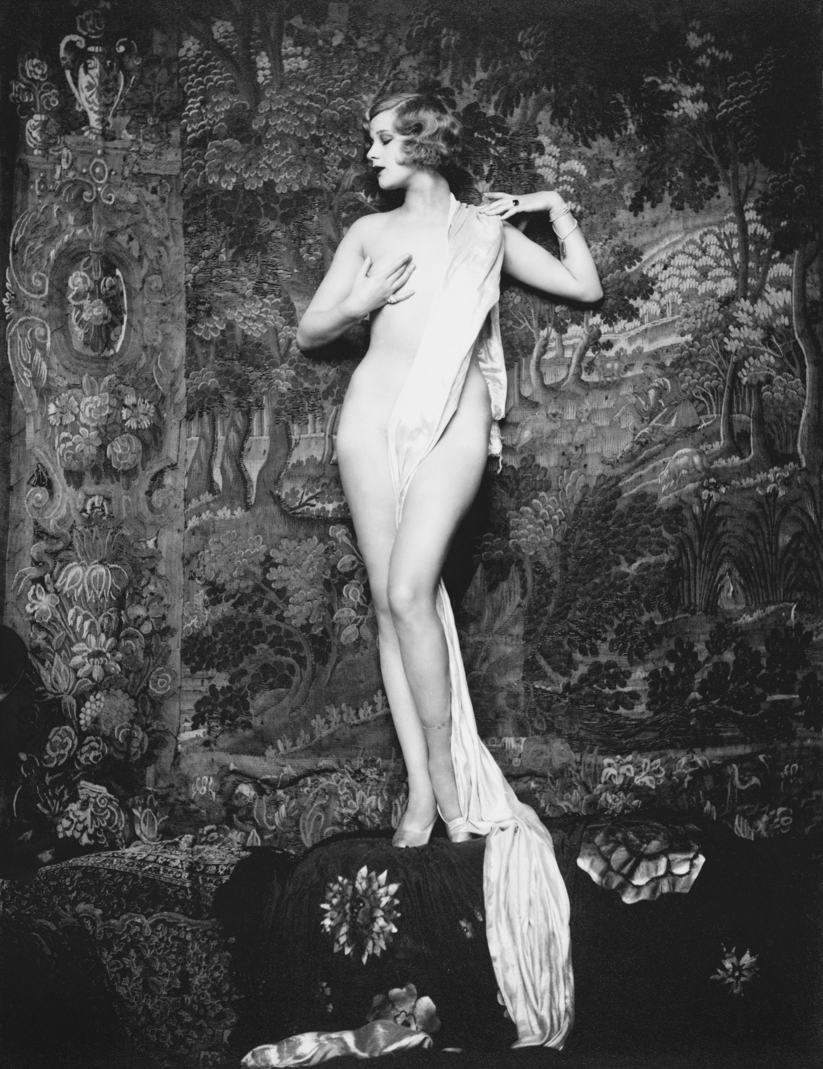 Alfred Cheney Johnston_1928_Ziegfeld Follies Girls_Hazel Forbes.jpg
